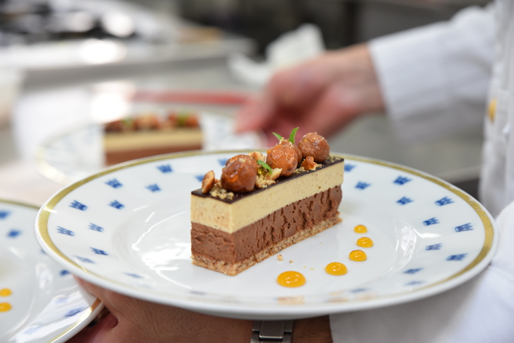 Un gâteau au chocolat