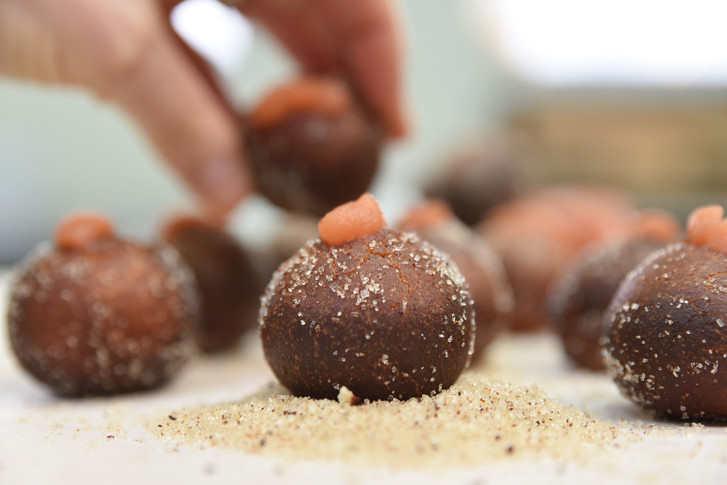 Äppelmunkar, ou des beignet aux pommes et à la cardamone