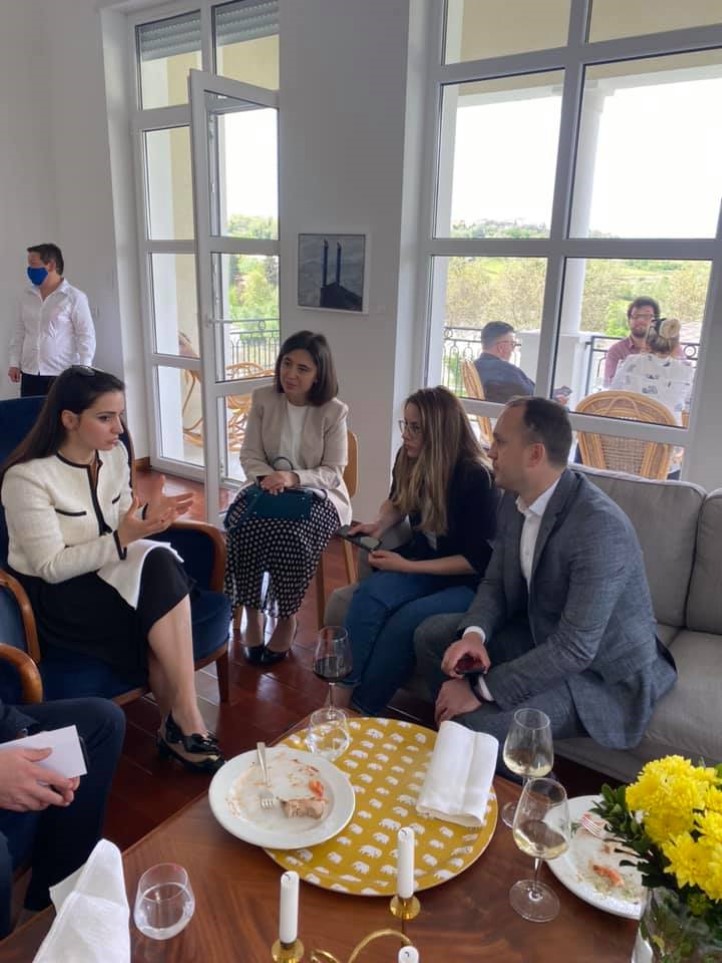 Photo of partecipants discussion