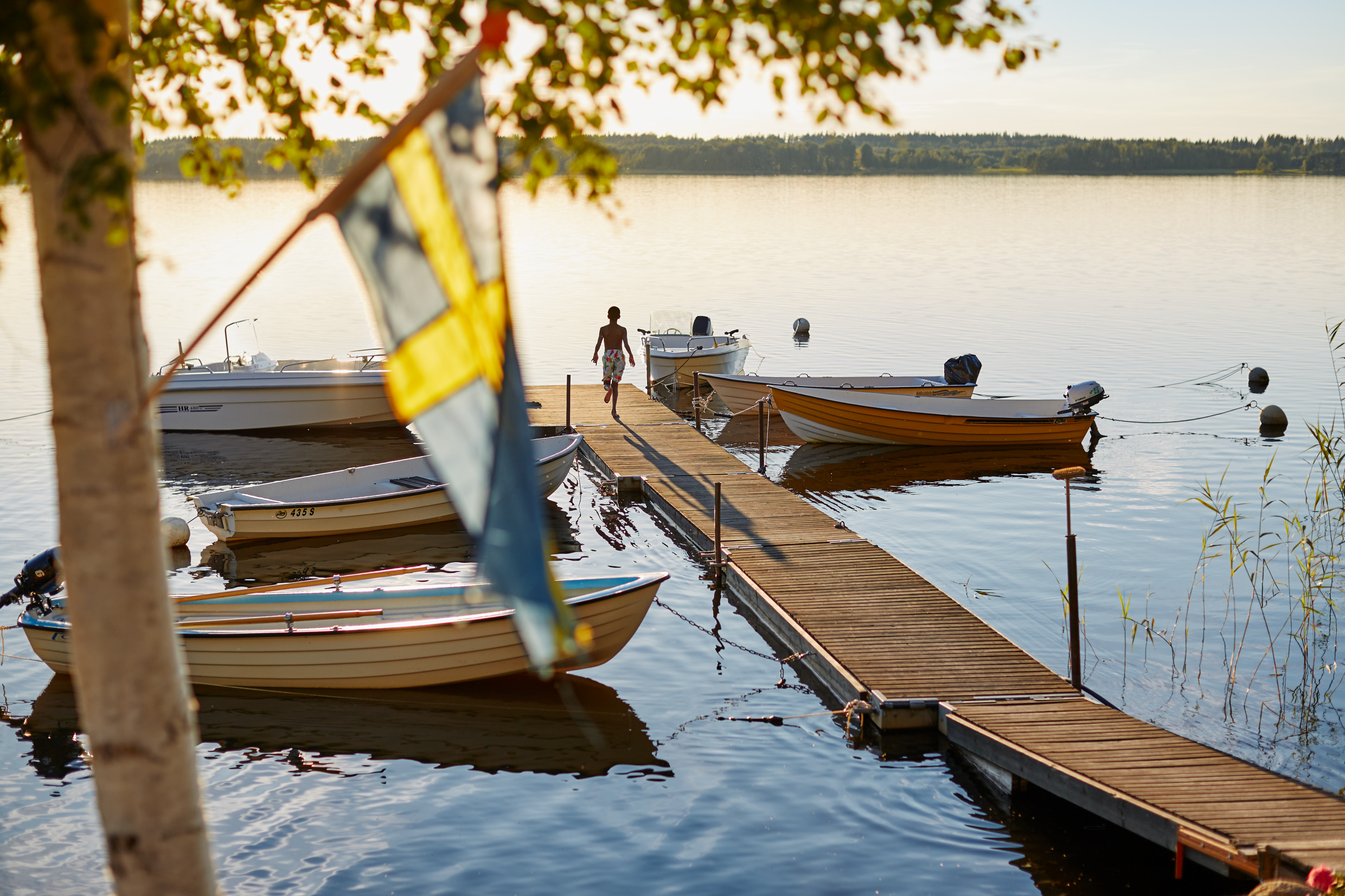 Evening by the lake. Foto: Clive Tompsett/imagebank.sweden.se