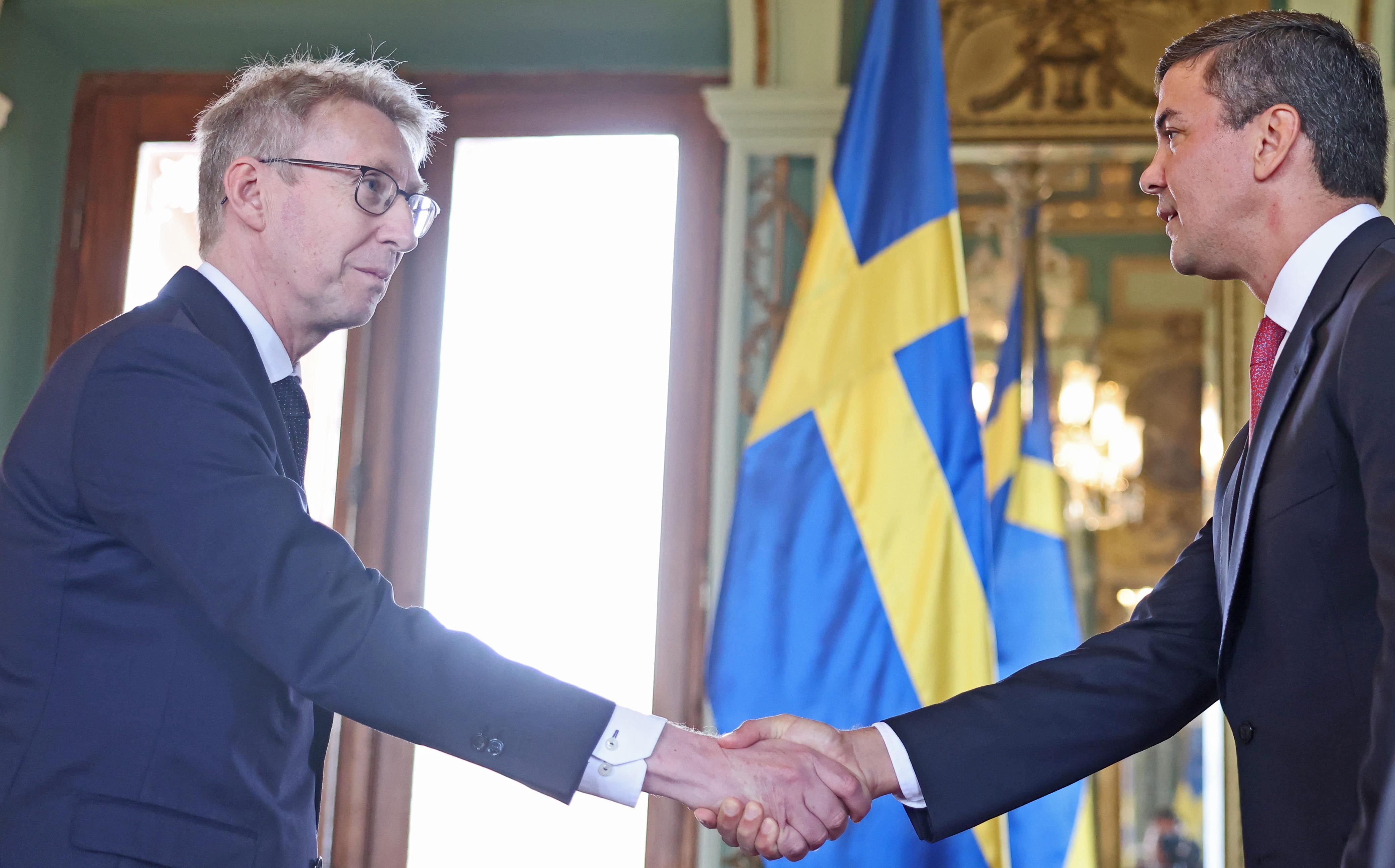 Ambassadör Torsten Ericsson tillsammans med Paraguays president Santiago Peña Palacios