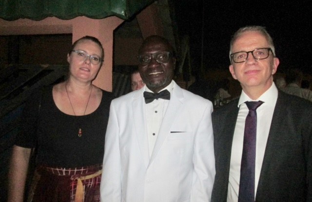 Danmarks ambassadör Ulla Naesby-Taiweh med sin man Michel Taiweh och Sveriges ambassads chargé d’affaires, Mats Hårsmar.