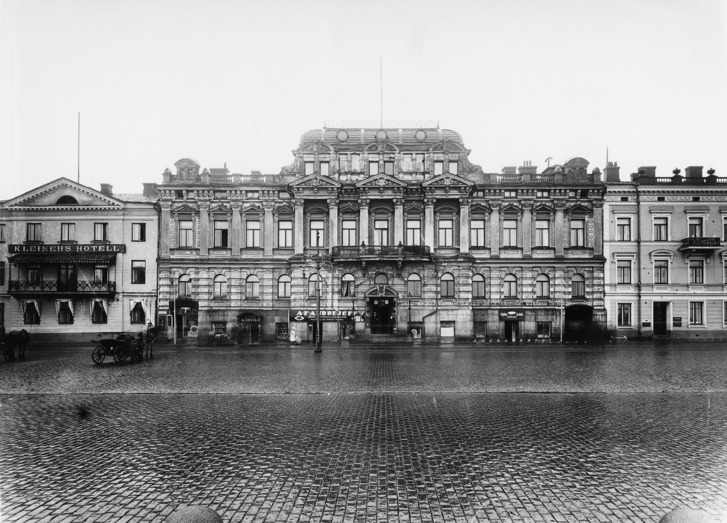 Foto på ambassadfastigheten från 1921.