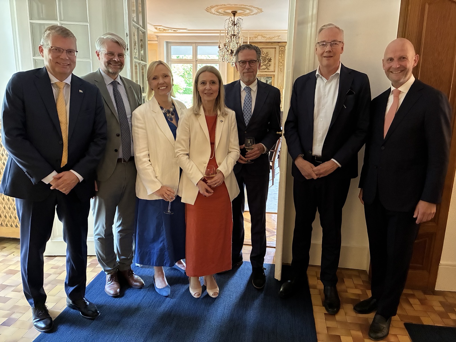 Ambassadör Magnus Hellgren tillsammans med sina nordiska kollegor