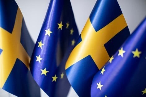 Svenska flaggor och EU-flaggor