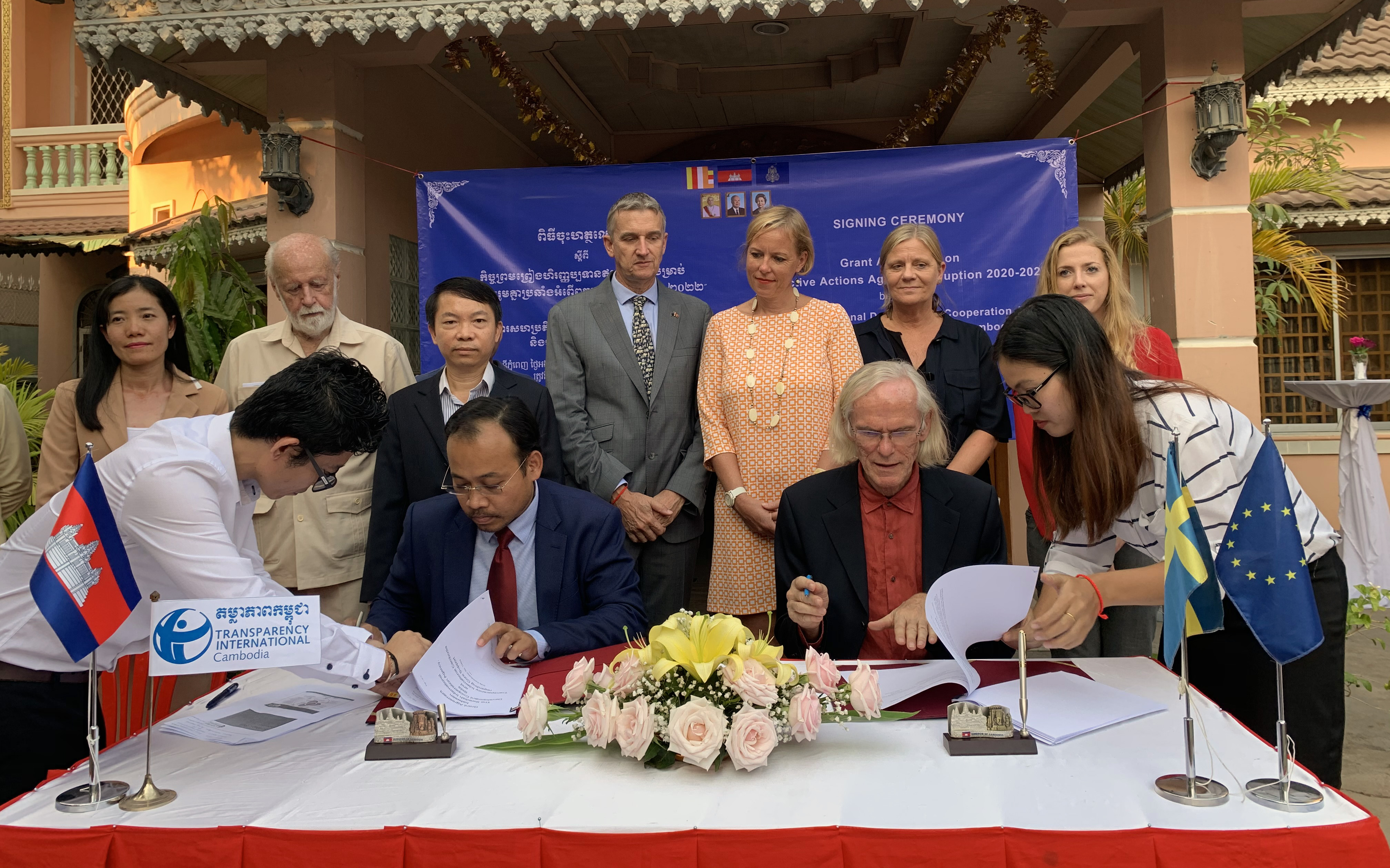 Mr Magnus Saemundsson (right), Acting Head of Development Cooperation at the Embassy signed agreement with Mr Kol Preap, Executive Director of TI Cambodia.