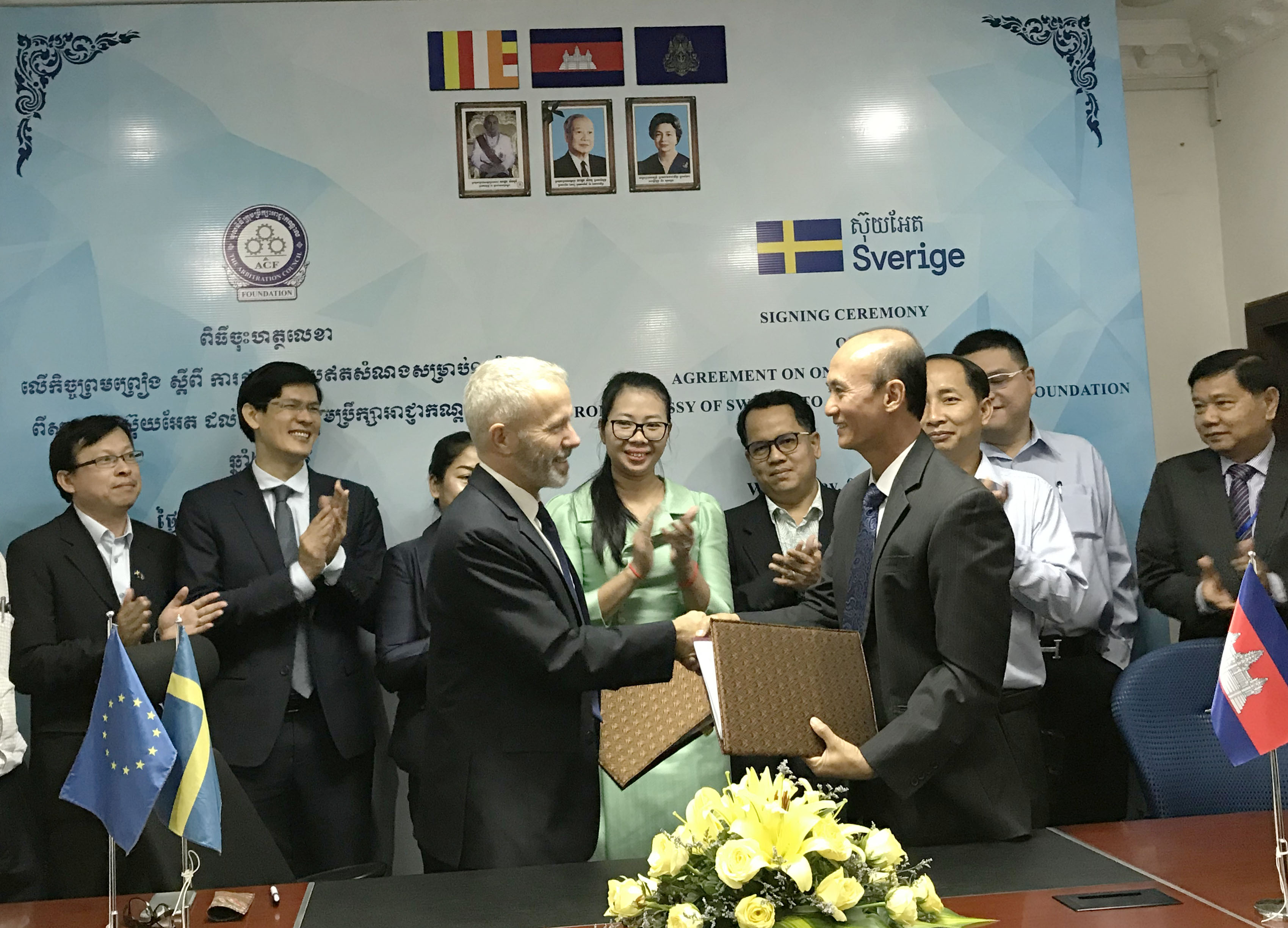 Sweden funds Arbitration Council Cambodia Image of signing ceremony between Sweden and Arbitration Council Foundation.