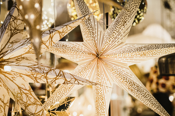 Belysning i form av julstjärnor