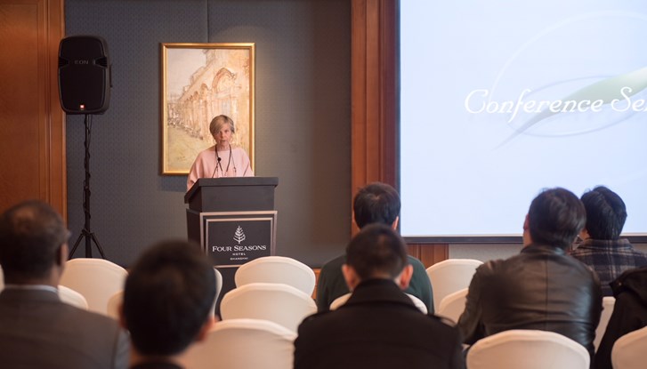 瑞典驻上海总领事林莉女士（Ms. Lisette Lindahl）在招聘会现场发表开幕讲话.jpg