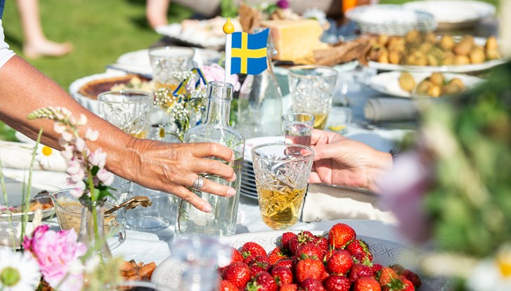 Midsommar celebration with strawberry cake