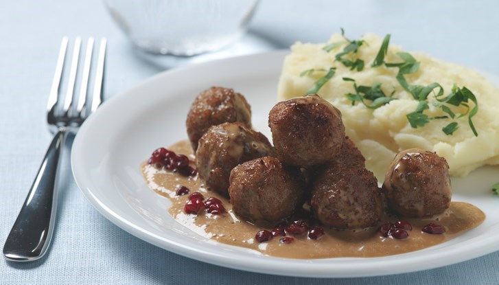 A plate of meatballs and mashed potatoes