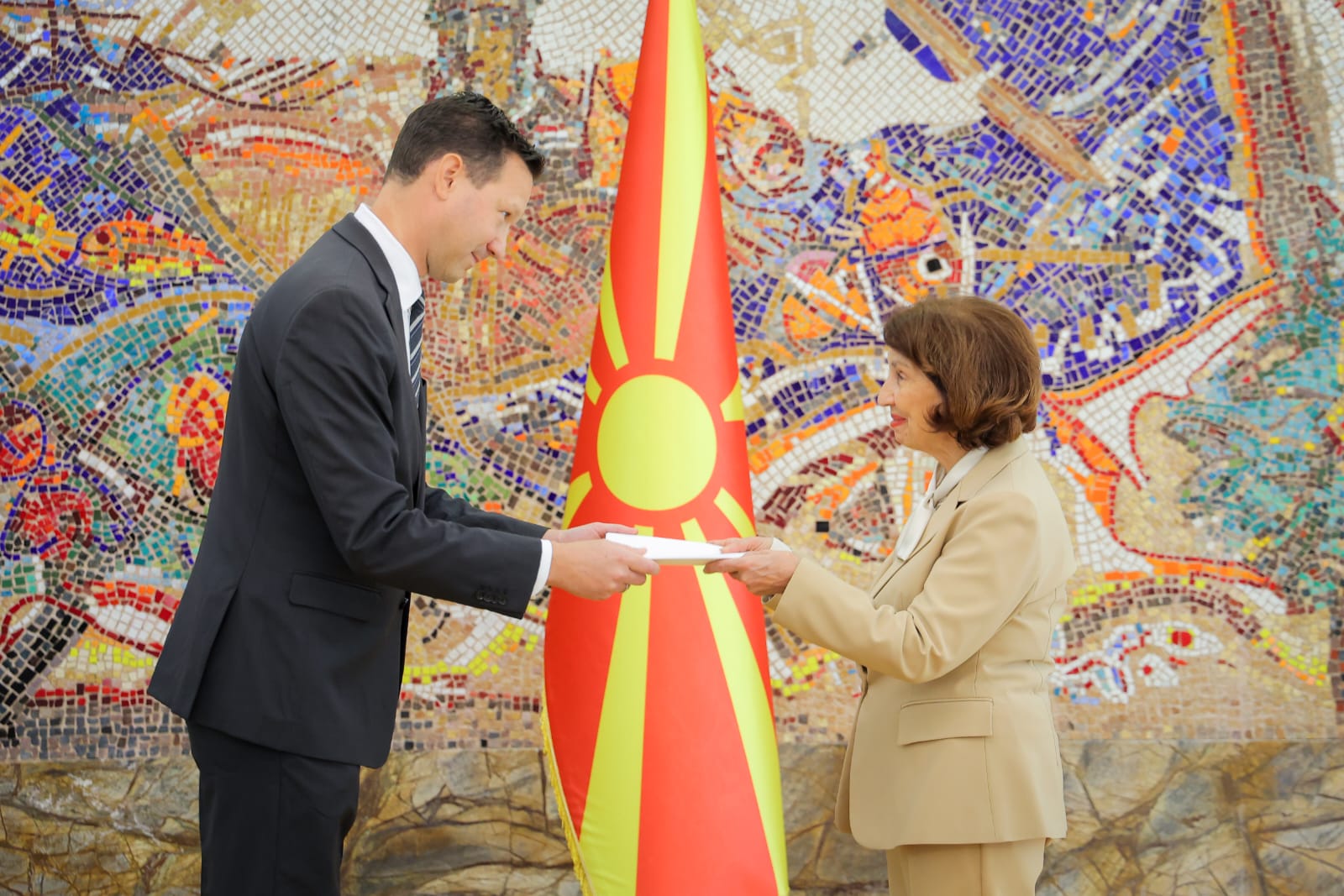 Ambassador Sohlström presenting the Letters of Credence to H.E. President of North Macedonia Ms. Gordana Siljanovska-Davkova.jpg