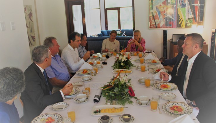 Swedish Ambassador talks to representatives of Swedish business in Mozambique