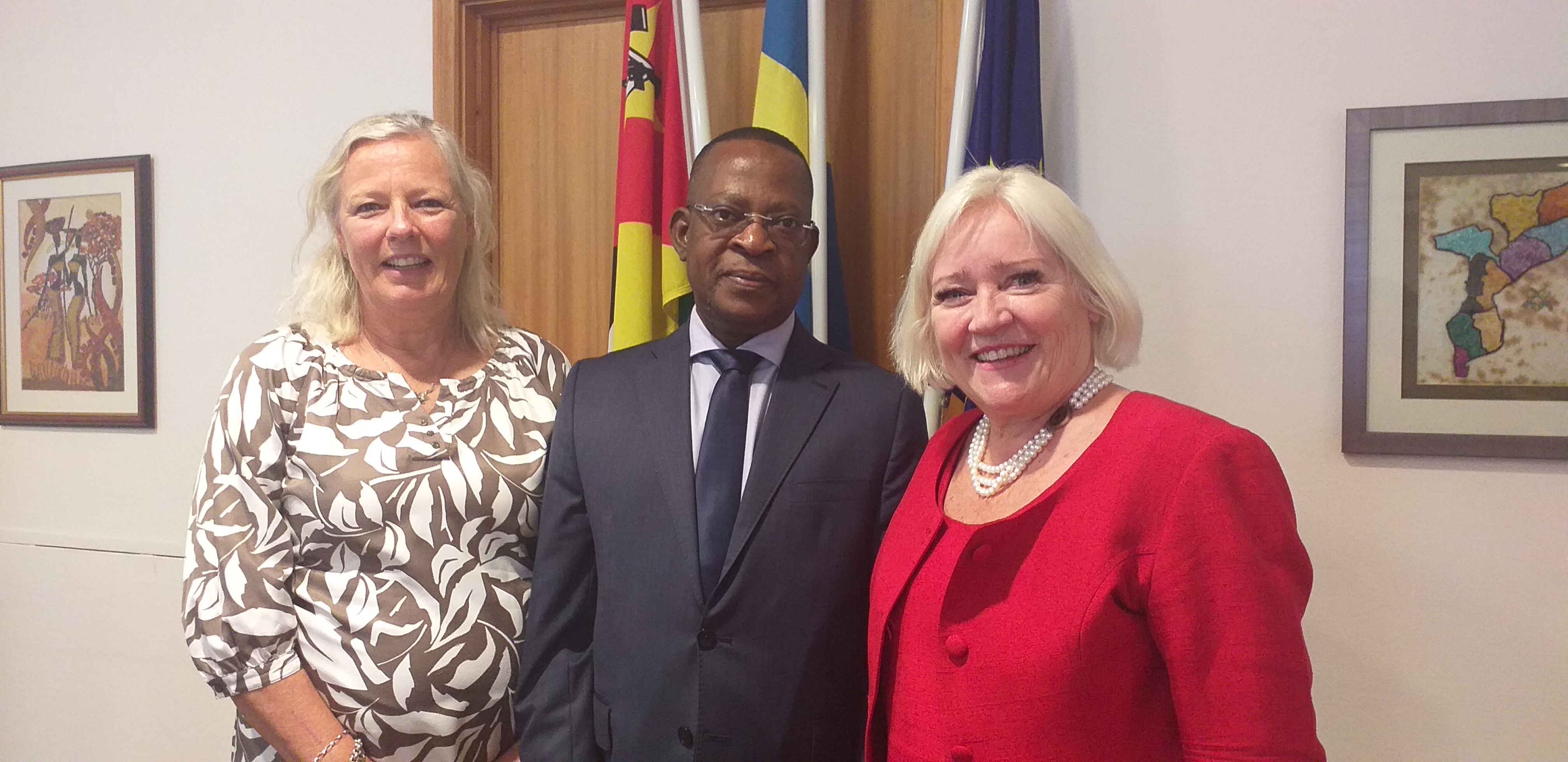 Embaixadora com os Ombudsman