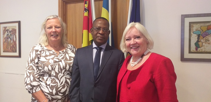 Embaixadora com os Ombudsman