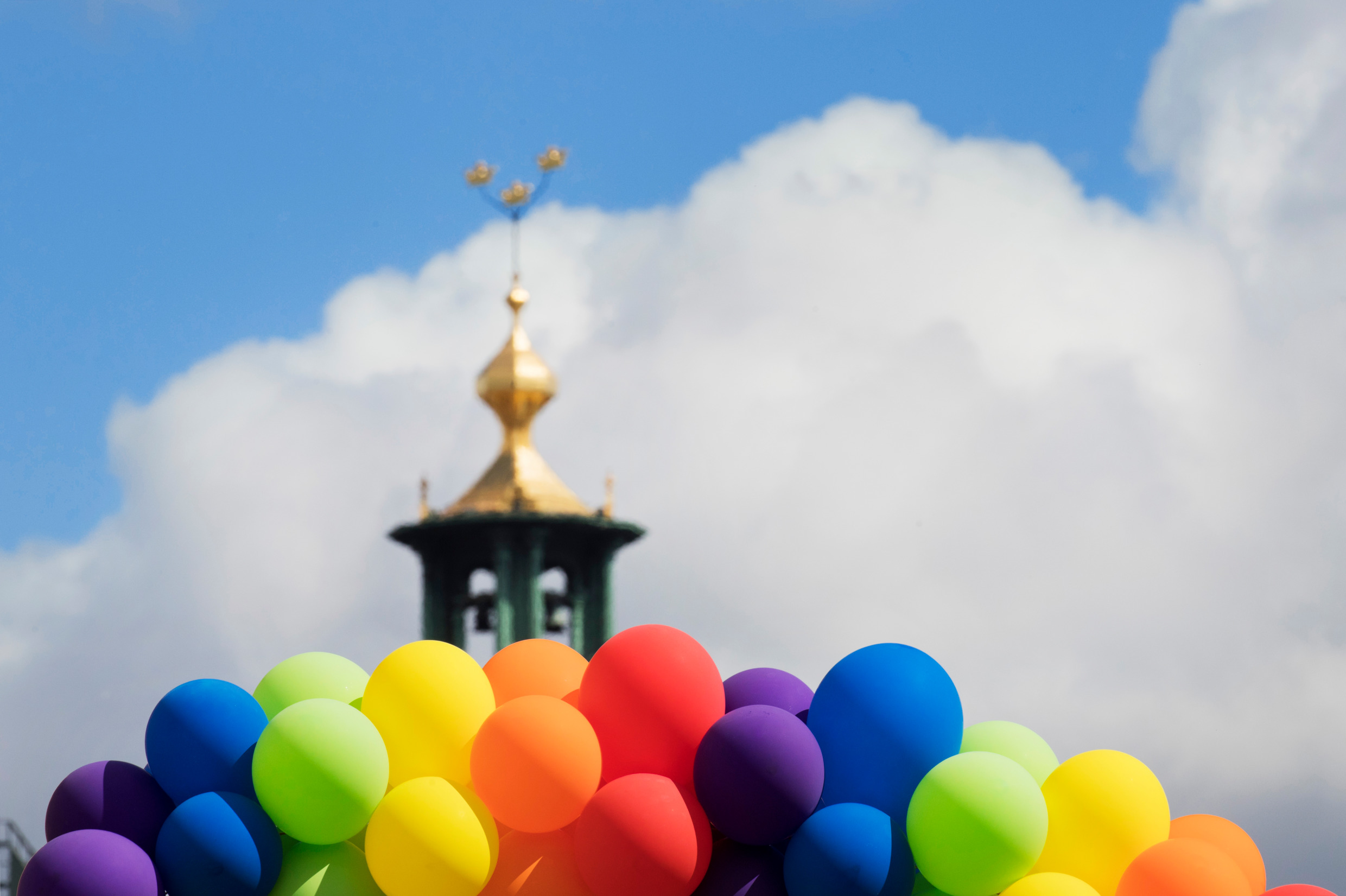 Photo of balloons in rainbow coulor