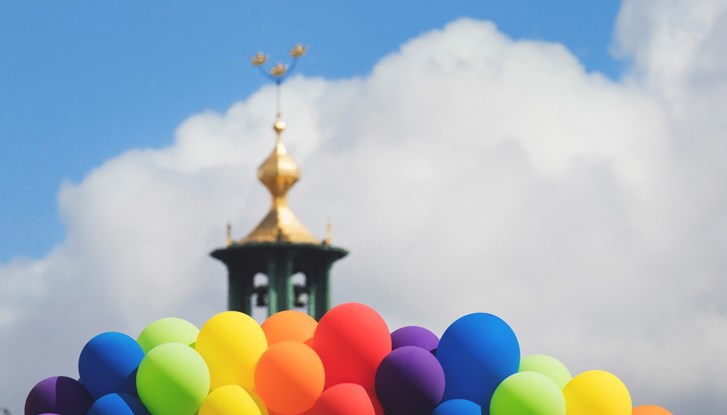 Photo of balloons in rainbow coulor