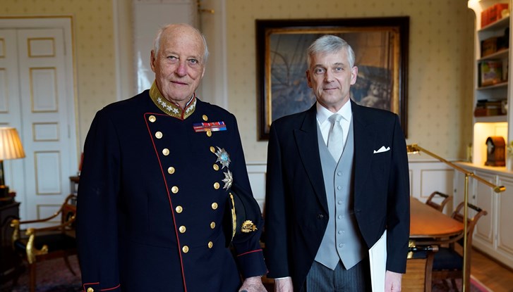 H.M. Kung Harald av Norge med ambassadör Mikael Eriksson