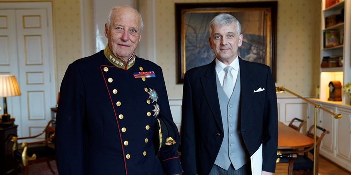 H.M. Kung Harald av Norge med ambassadör Mikael Eriksson