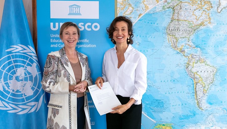 Ambassadör Helena Sångeland och Unescos generaldirektör Audrey Azoulay