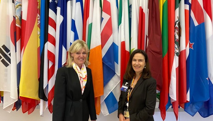 Utrikeshandelsminister Anna Hallberg, till vänster, och  Sveriges ambassadör vid OECD och Unesco, Anna Brandt, till höger