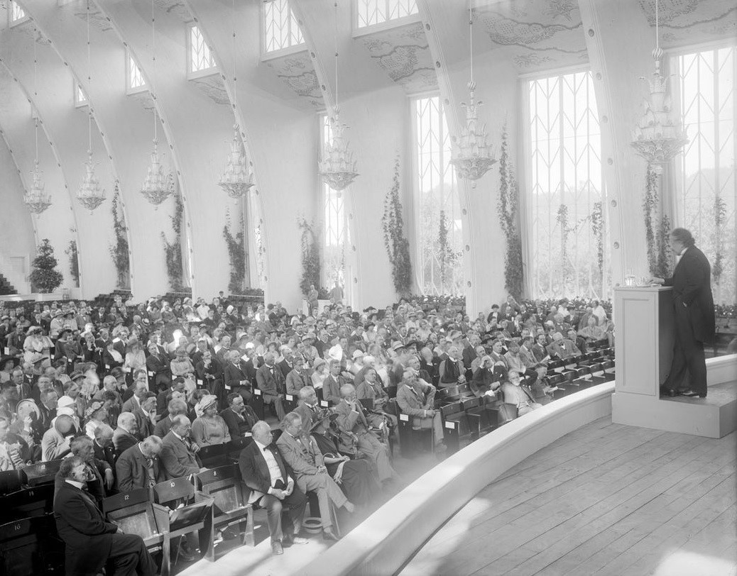 Albert Einstein´s speech in Göteborg. Sweden’s King Gustav V in the front row.