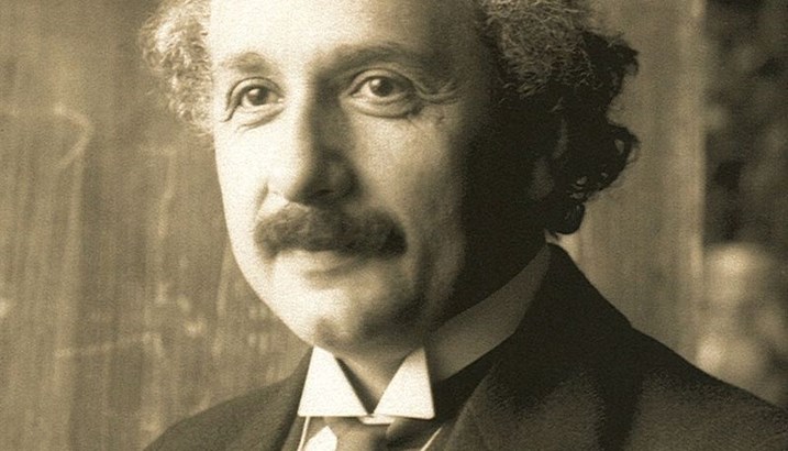 Photo: Albert Einstein during a lecture in Vienna in 1921 (F. Schmutzer)