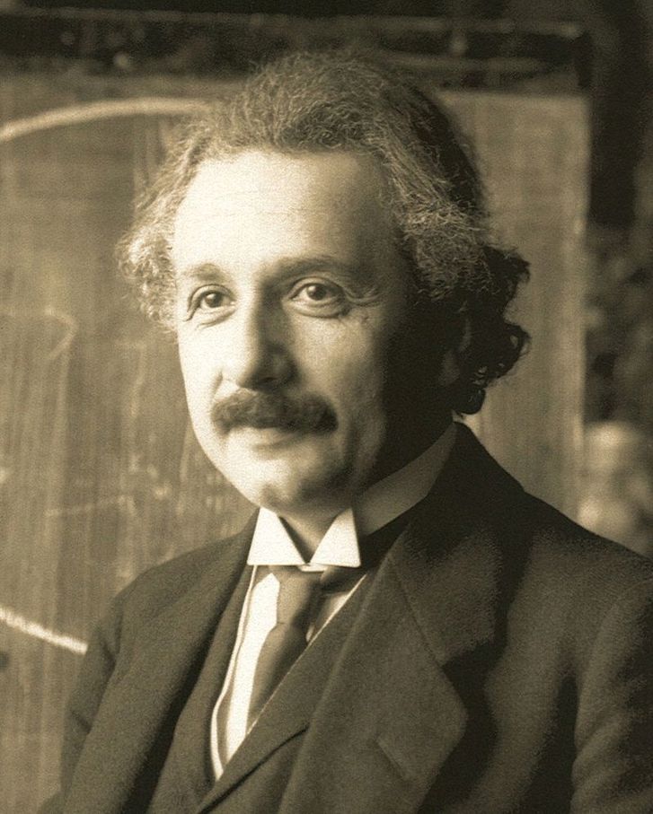 Photo: Albert Einstein during a lecture in Vienna in 1921 (F. Schmutzer)
