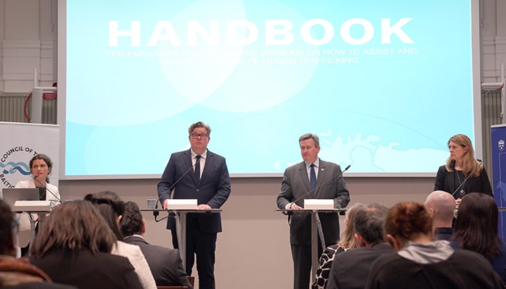 Minister for Justice Gunnar Strömmer presenting the handbook